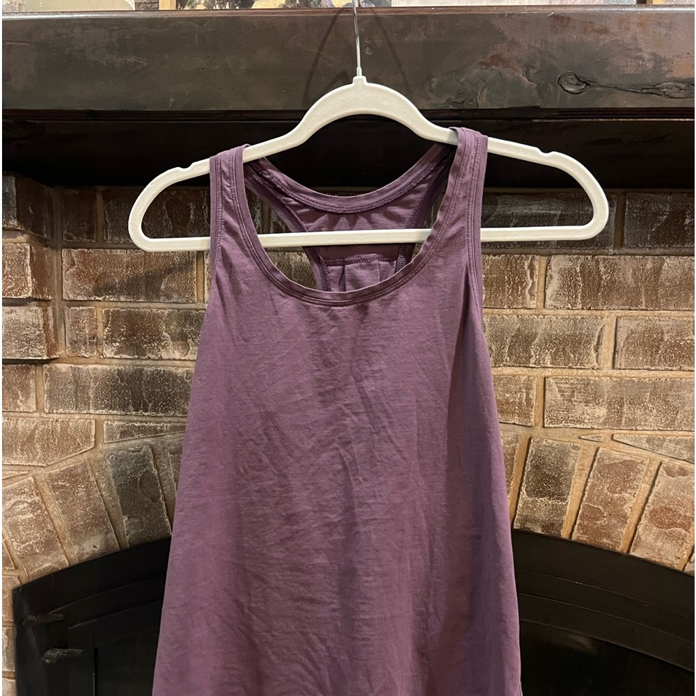 Lululemon tank.
